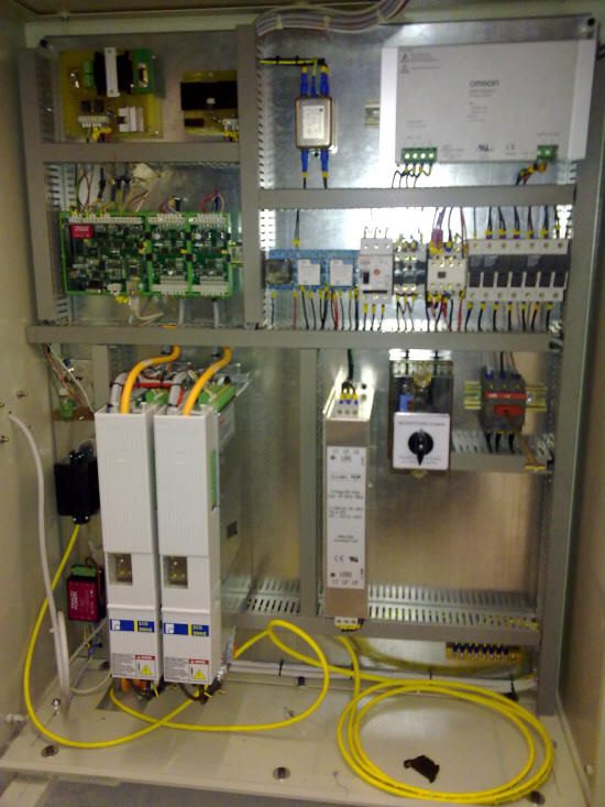 Armoire d'automatisme avec variateur